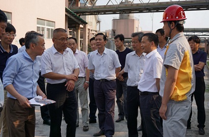 專程查看并聽(tīng)取污水處理情況匯報(bào)  胡啟生實(shí)地調(diào)研安納達(dá)